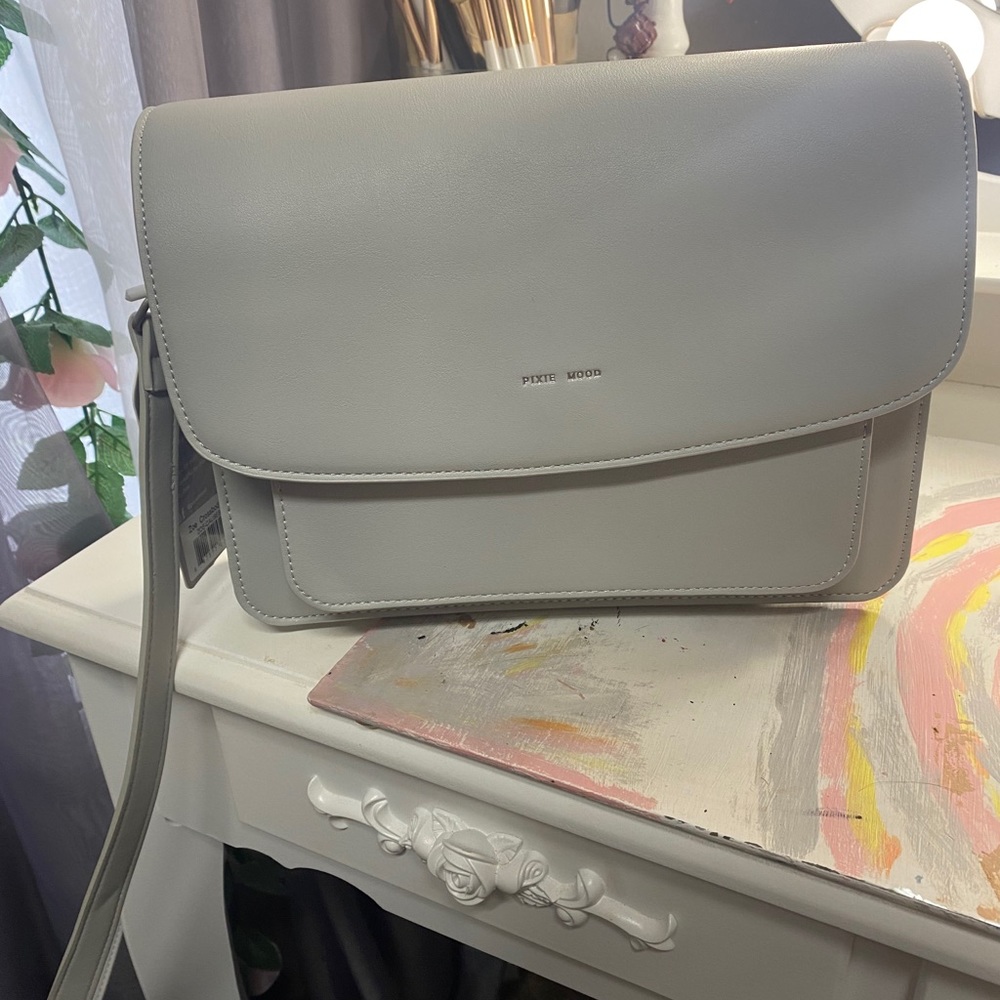 Zoe Crossbody, Causebox